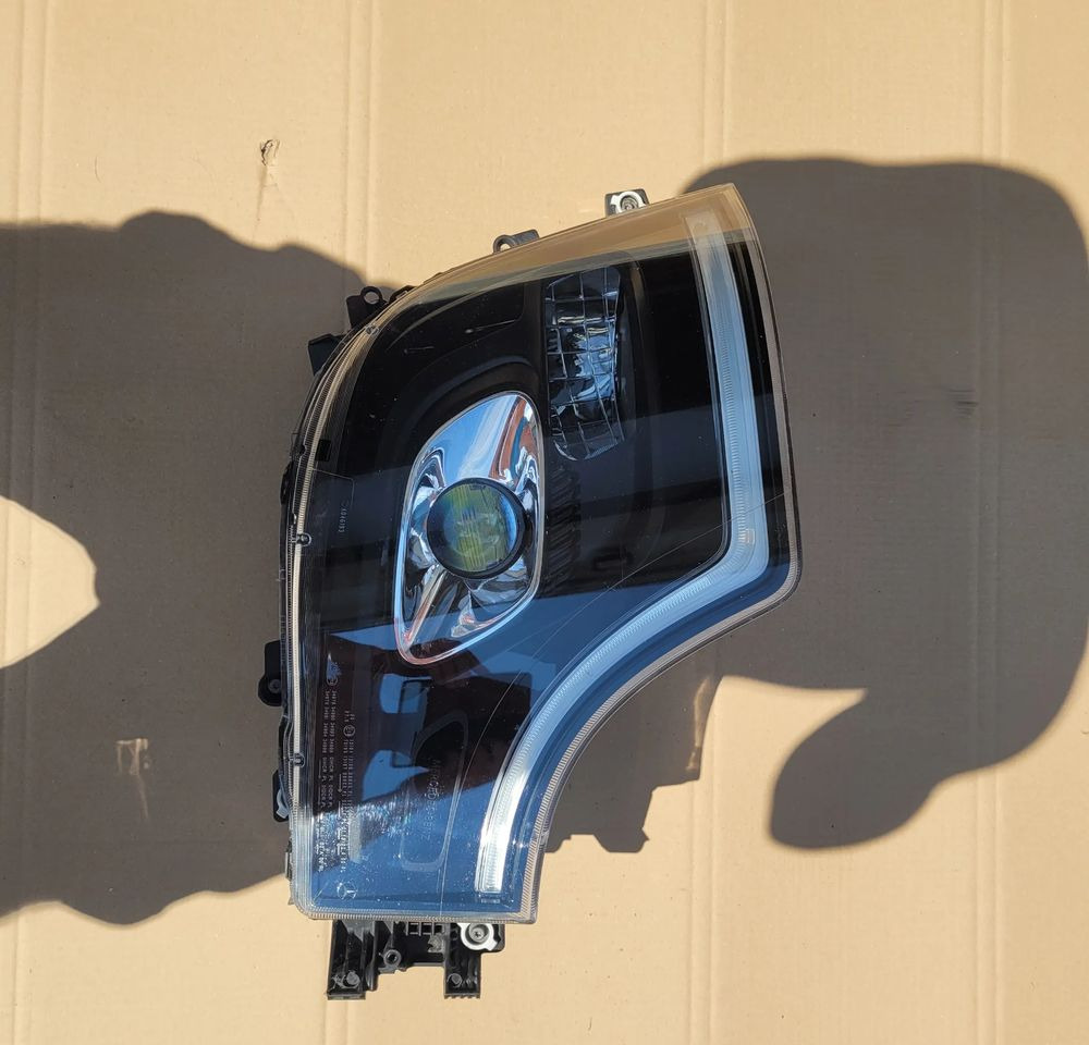 LAMPA FULL LED MERCRDES ACTROS MP5 ORYGINAŁ RH CHWALIM116 - Carroceria e exterior para Camião: foto 1 LAMPA FULL LED MERCRDES ACTROS MP5 ORYGINAŁ RH CHWALIM116 - Carroceria e exterior para Camião: foto 1