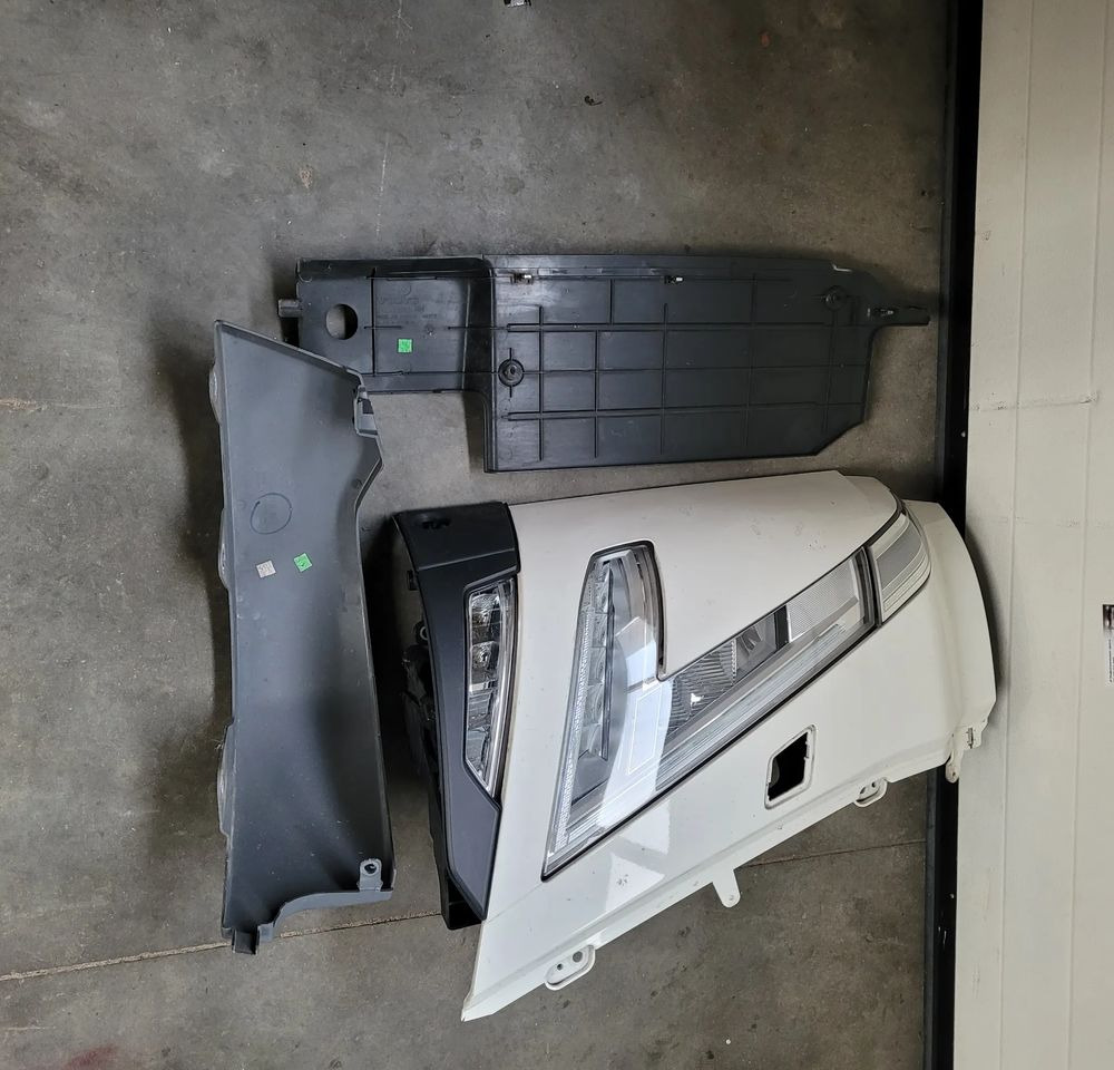 LAMPA GARNEK ZDERZAK VOLVO FH5 PRAWA ORYGINAŁ CHWALIM116 - Carroceria e exterior para Camião: foto 2 LAMPA GARNEK ZDERZAK VOLVO FH5 PRAWA ORYGINAŁ CHWALIM116 - Carroceria e exterior para Camião: foto 2
