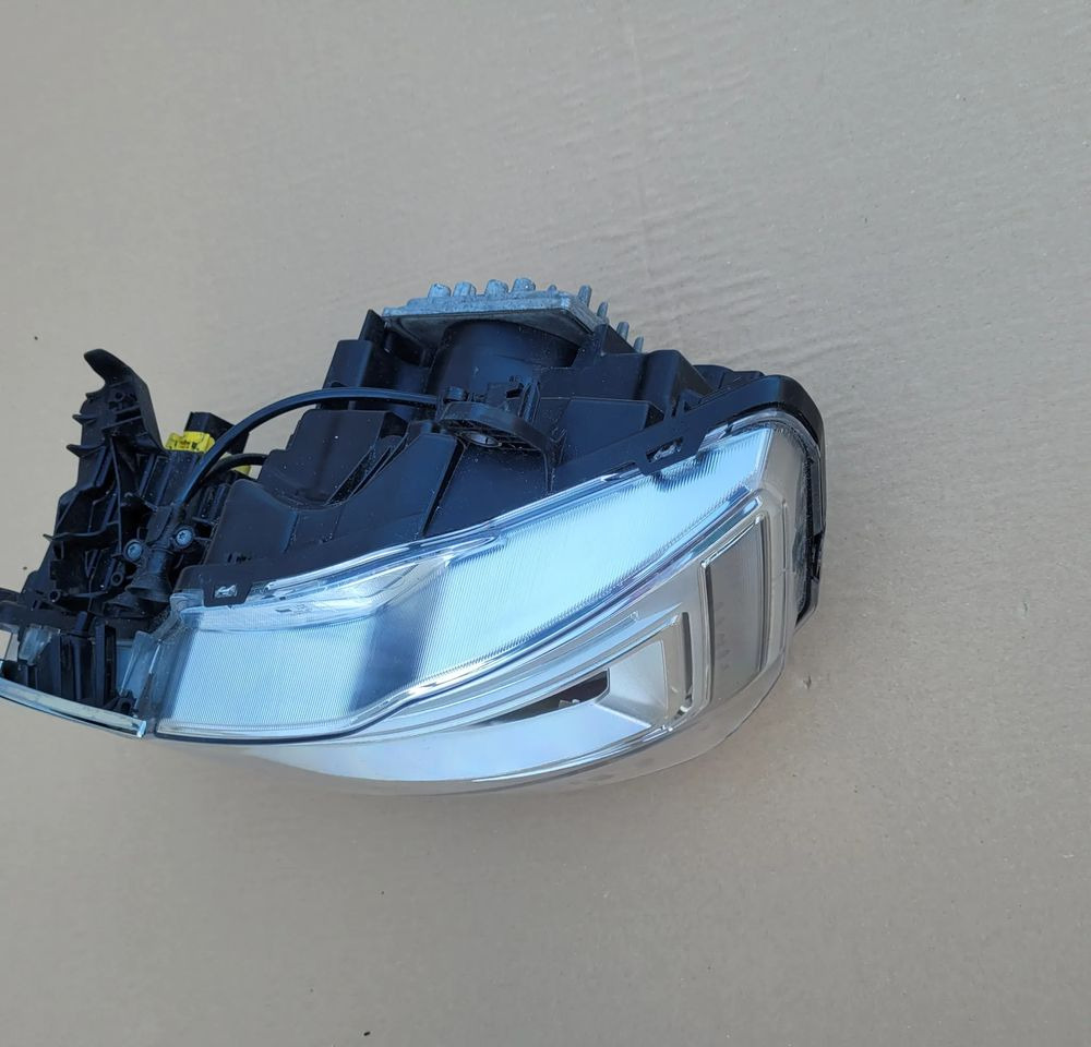 LAMPA LED DAF XF XG ORYGINAŁ 2188985 CHWALIM116 - Carroceria e exterior para Camião: foto 3 LAMPA LED DAF XF XG ORYGINAŁ 2188985 CHWALIM116 - Carroceria e exterior para Camião: foto 3