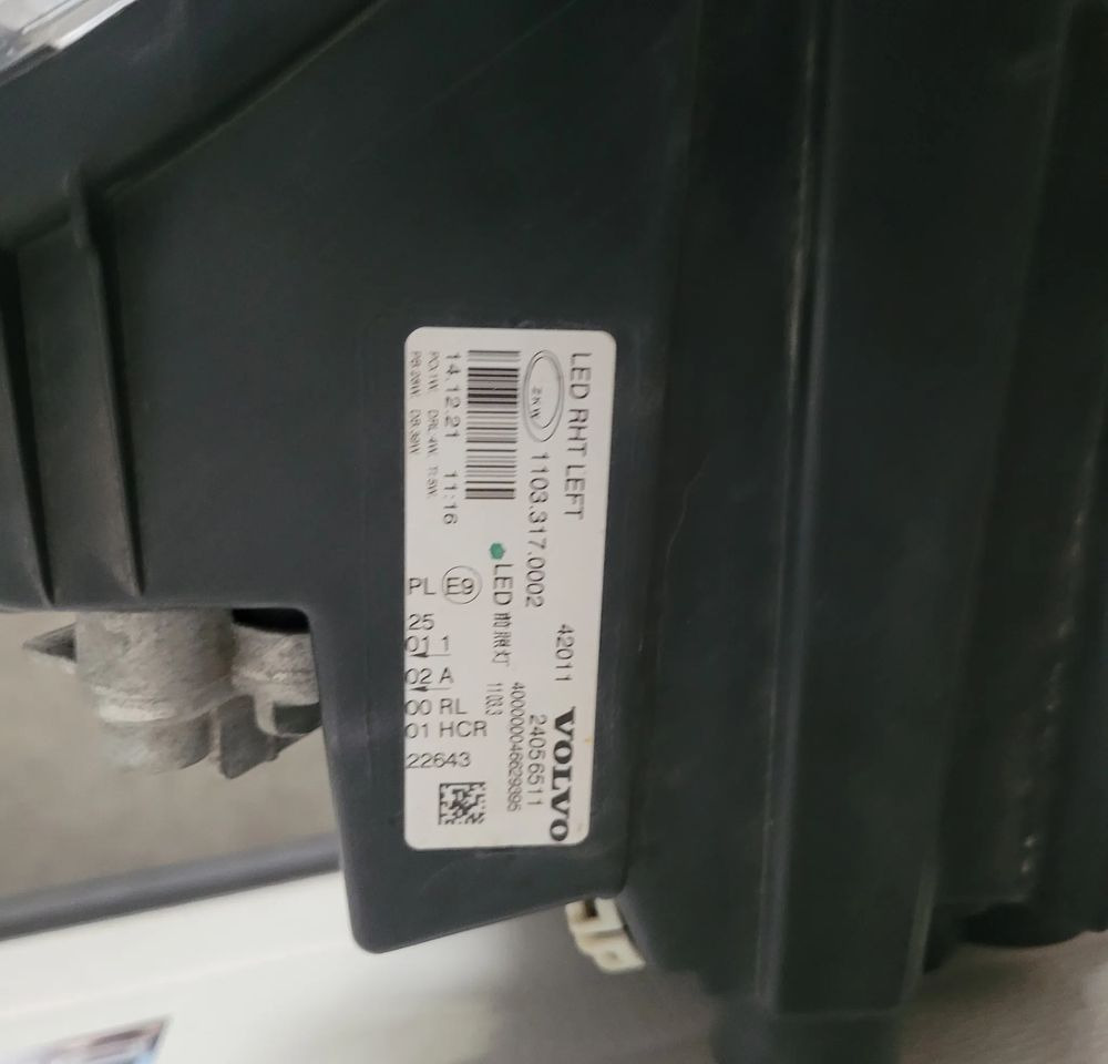 LAMPA LED LH VOLVO FH5 ORYGINAŁ 24056511 CHWALIM116 - Iluminação para Camião: foto 4 LAMPA LED LH VOLVO FH5 ORYGINAŁ 24056511 CHWALIM116 - Iluminação para Camião: foto 4