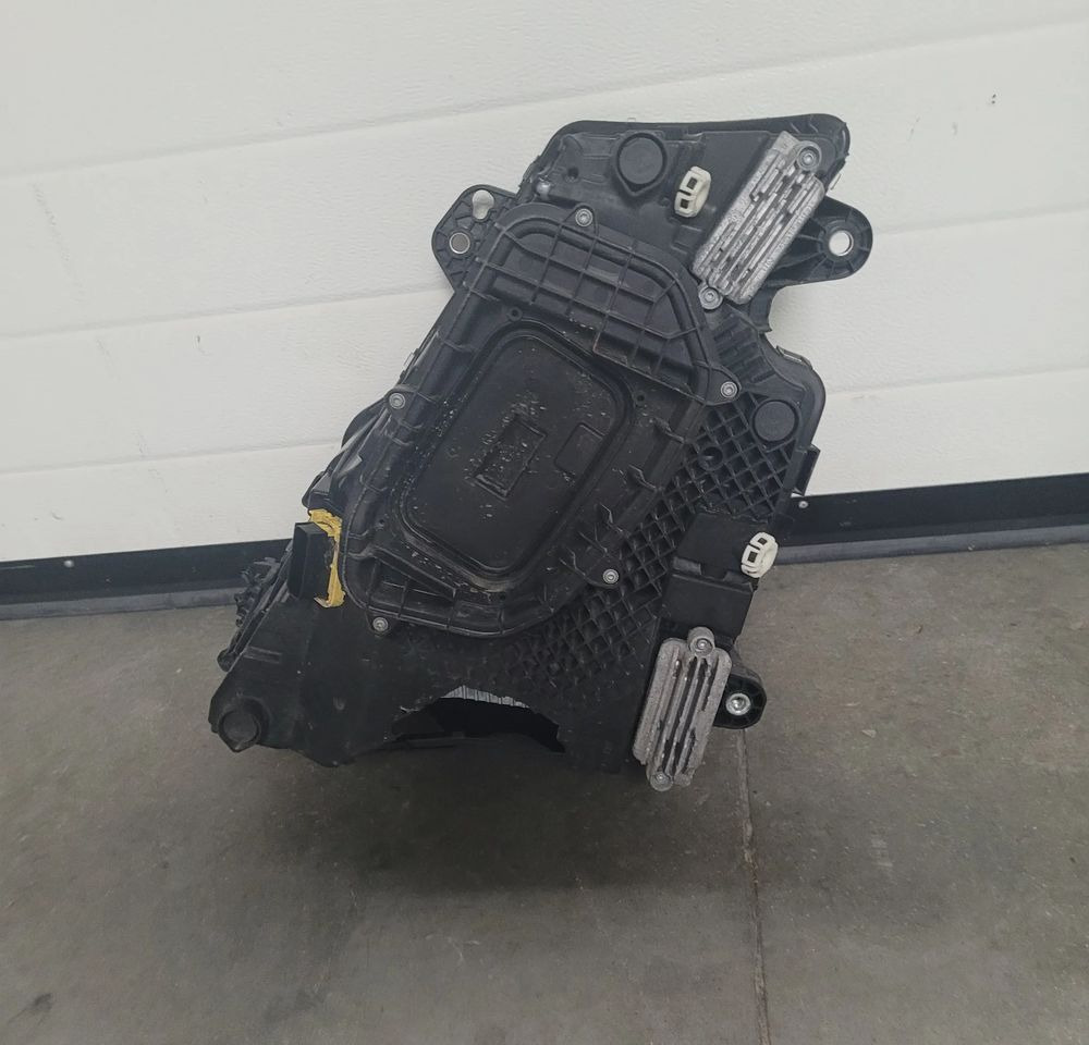 LAMPA LED VOLVO FH5 PRAWA OM 24056510 ORYGINAL CHWALIM116 - Carroceria e exterior para Camião: foto 4 LAMPA LED VOLVO FH5 PRAWA OM 24056510 ORYGINAL CHWALIM116 - Carroceria e exterior para Camião: foto 4