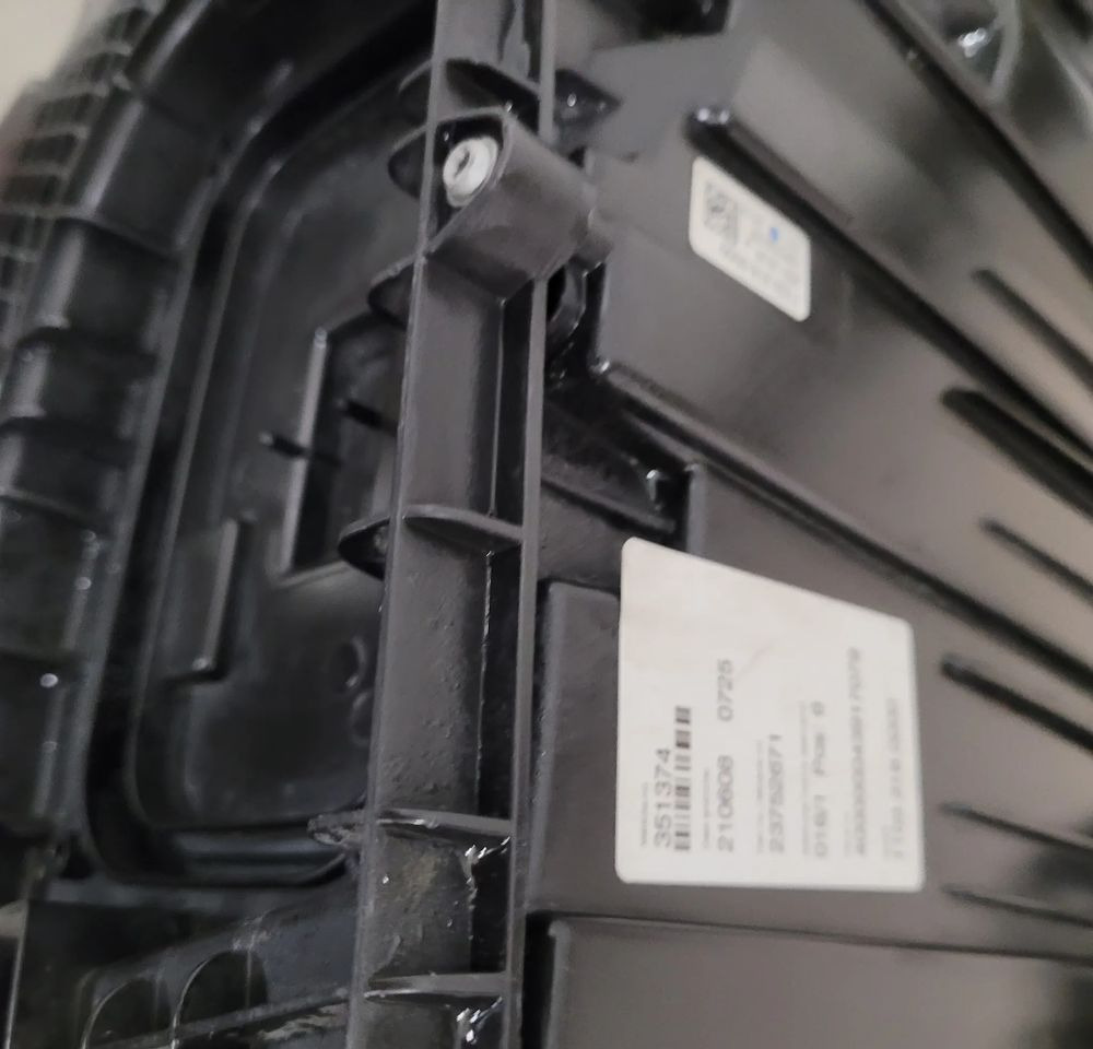 LAMPA LED VOLVO FH5 RH 23752671 ORYGINAŁ - Iluminação para Camião: foto 5 LAMPA LED VOLVO FH5 RH 23752671 ORYGINAŁ - Iluminação para Camião: foto 5