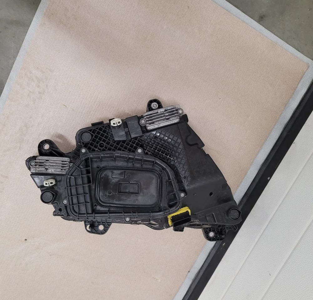LAMPA LED VOLVO FH5 RH 23752671 ORYGINAŁ - Iluminação para Camião: foto 2 LAMPA LED VOLVO FH5 RH 23752671 ORYGINAŁ - Iluminação para Camião: foto 2