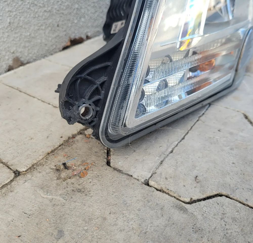 LAMPA LEWA FULL LED DAF XF 106 ORYGINAL - Iluminação para Camião: foto 2 LAMPA LEWA FULL LED DAF XF 106 ORYGINAL - Iluminação para Camião: foto 2