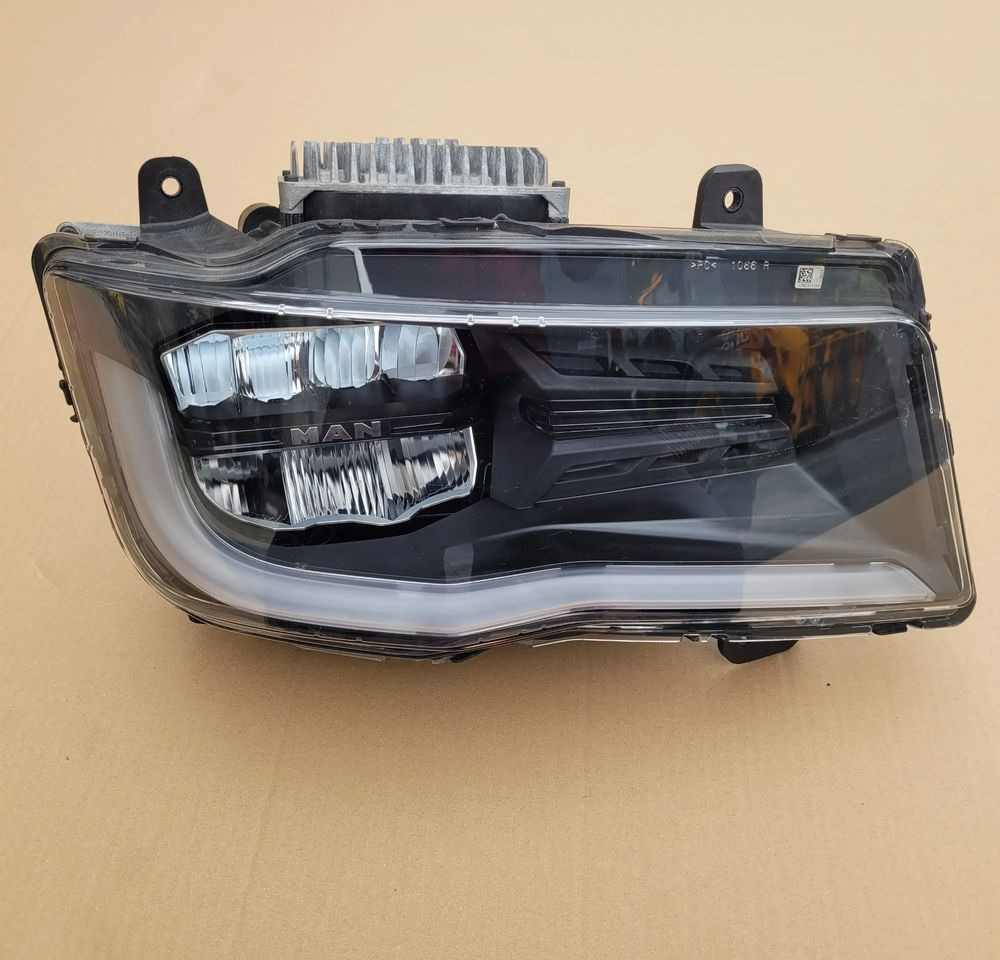 LAMPA MAN TG3 LED PRAWA 81.25101-6822 CHWALIM116 - Iluminação para Camião: foto 1 LAMPA MAN TG3 LED PRAWA 81.25101-6822 CHWALIM116 - Iluminação para Camião: foto 1