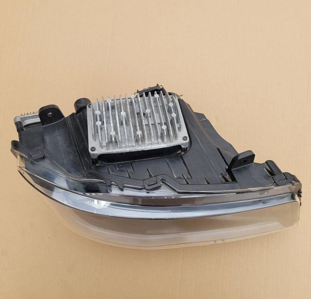 LAMPA MAN TG3 LED PRAWA 81.25101-6822 CHWALIM116 - Iluminação para Camião: foto 2 LAMPA MAN TG3 LED PRAWA 81.25101-6822 CHWALIM116 - Iluminação para Camião: foto 2