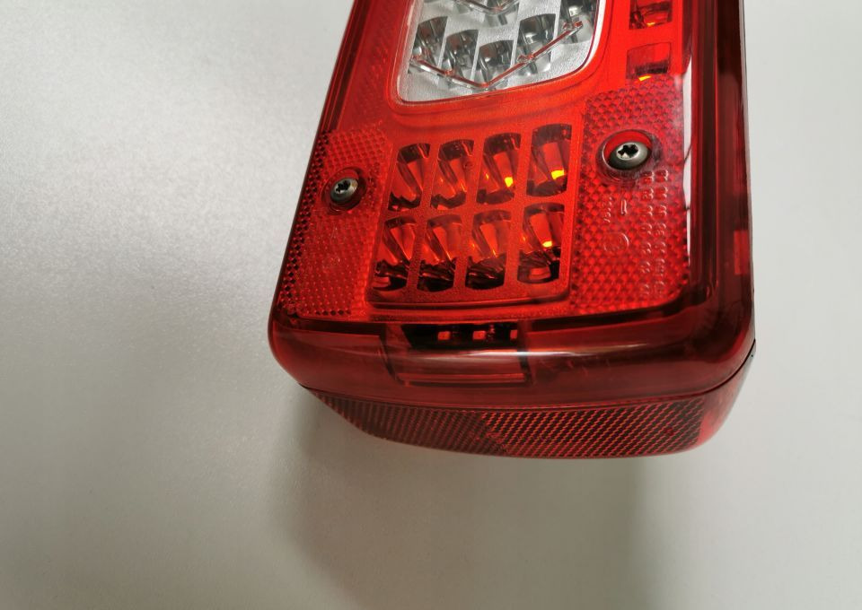 LAMPA TYL VOLVO FMX FM LED RH. ORYGINAŁ - Farol traseiros para Camião: foto 2 LAMPA TYL VOLVO FMX FM LED RH. ORYGINAŁ - Farol traseiros para Camião: foto 2