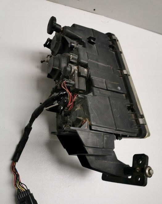 LAMPA VOLVO FH12 fh13 ORYGINAŁ PRAWA - Farol dianteira para Camião: foto 3 LAMPA VOLVO FH12 fh13 ORYGINAŁ PRAWA - Farol dianteira para Camião: foto 3