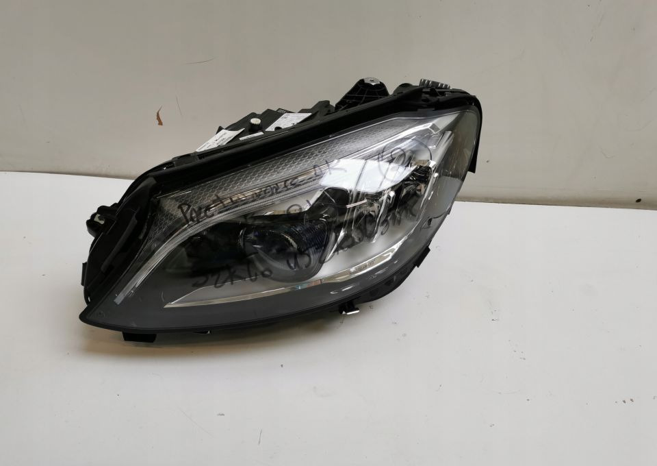 Lampa Mercedes c klasa - Iluminação: foto 1 Lampa Mercedes c klasa - Iluminação: foto 1