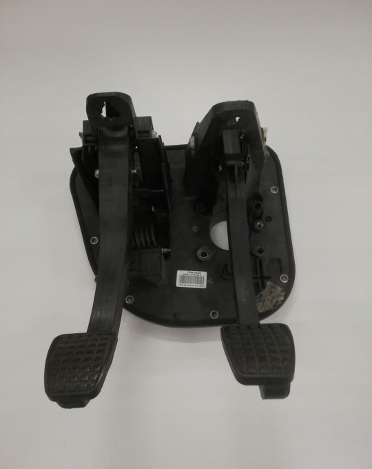 MOCOWANIE PODSTAWA PEDAŁÓW IVECO DAILY 5801482032 - Pedal para Veículo comercial: foto 1 MOCOWANIE PODSTAWA PEDAŁÓW IVECO DAILY 5801482032 - Pedal para Veículo comercial: foto 1