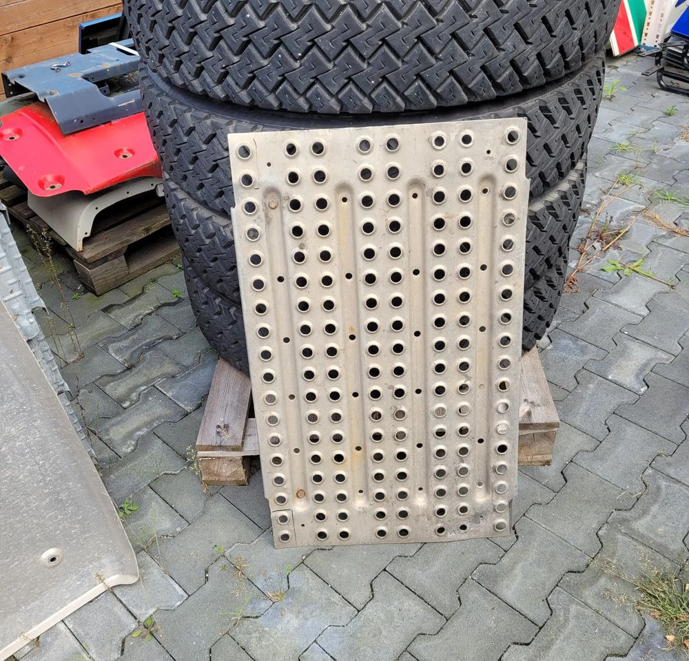 PODEST NA RAME VOLVO FH13 FH12 - Carroceria e exterior para Camião: foto 1 PODEST NA RAME VOLVO FH13 FH12 - Carroceria e exterior para Camião: foto 1