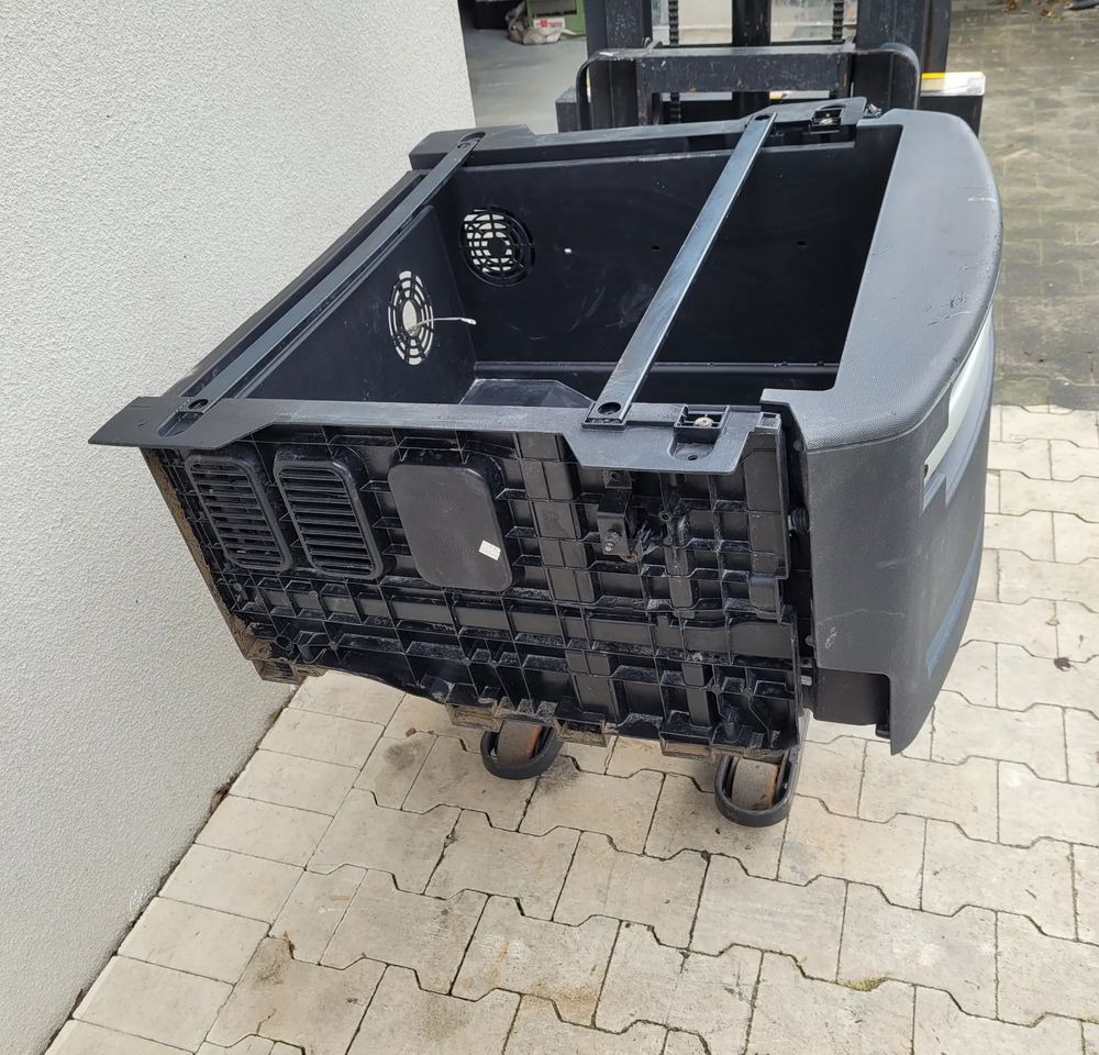 SCHOWEK LODOWKI RENAULT RANGE T 82313425 wysoka kabina - Cabine e interior para Camião: foto 2 SCHOWEK LODOWKI RENAULT RANGE T 82313425 wysoka kabina - Cabine e interior para Camião: foto 2