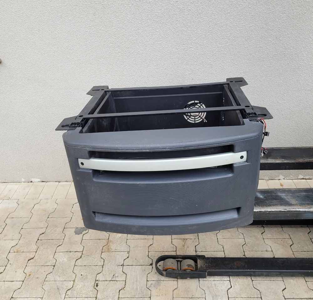 SCHOWEK LODOWKI RENAULT RANGE T 82313425 wysoka kabina - Cabine e interior para Camião: foto 1 SCHOWEK LODOWKI RENAULT RANGE T 82313425 wysoka kabina - Cabine e interior para Camião: foto 1