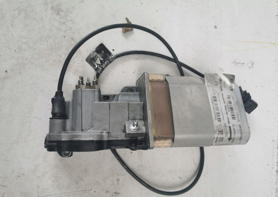 SMAROWANIE SIODŁA JOST MAN TGX TGS 81.49101-6078 - Quinta-roda para Camião: foto 1 SMAROWANIE SIODŁA JOST MAN TGX TGS 81.49101-6078 - Quinta-roda para Camião: foto 1