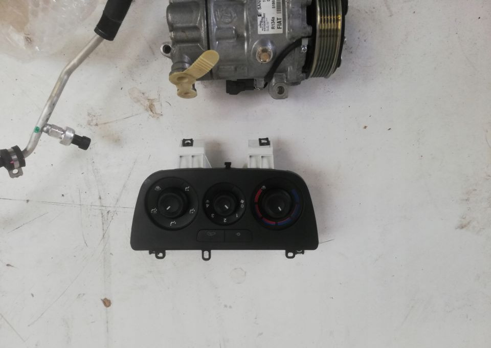 STEROWNIK NAGRZEWNICY FIAT DOBLO, COMBO - Painel de instrumentos para Camião: foto 1 STEROWNIK NAGRZEWNICY FIAT DOBLO, COMBO - Painel de instrumentos para Camião: foto 1