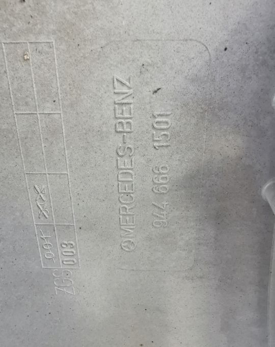 STOPNICA WŁAZ MERCEDES AXOR RH. Oryginał - Estribo para Camião: foto 2 STOPNICA WŁAZ MERCEDES AXOR RH. Oryginał - Estribo para Camião: foto 2