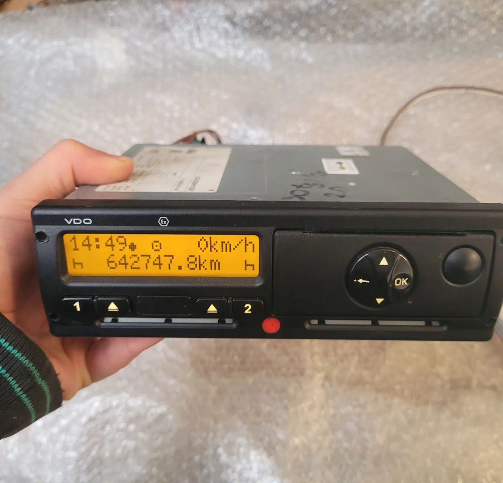 TACHOGRAF MERCEDES ACTROS A0014469033 R.2.0 - Tacógrafo para Camião: foto 1 TACHOGRAF MERCEDES ACTROS A0014469033 R.2.0 - Tacógrafo para Camião: foto 1