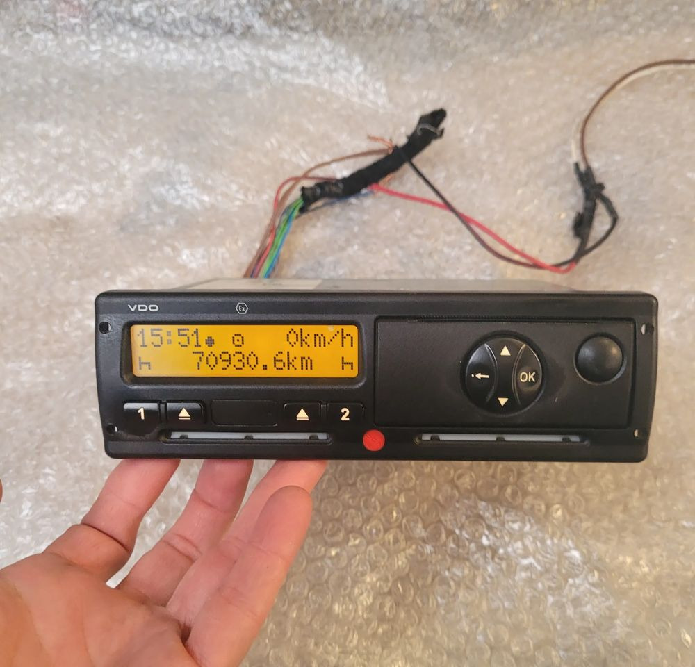 TACHOGRAF MERCEDES ACTROS A0024463633 R.2.1 - Tacógrafo para Camião: foto 1 TACHOGRAF MERCEDES ACTROS A0024463633 R.2.1 - Tacógrafo para Camião: foto 1