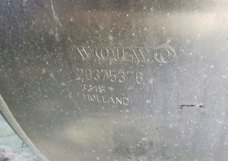 ZBIORNIK PALIWA VOLVO FH STARY TYP 20375376 - Tanque de combustível para Camião: foto 4 ZBIORNIK PALIWA VOLVO FH STARY TYP 20375376 - Tanque de combustível para Camião: foto 4