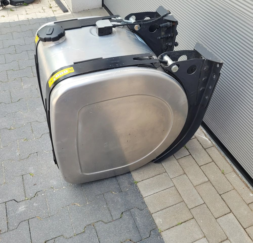 ZBIORNIK PALIWA VOLVO FH4 FM 240L 21516442 60X70X70 CM CHWALIM116 - Tanque de combustível para Camião: foto 2 ZBIORNIK PALIWA VOLVO FH4 FM 240L 21516442 60X70X70 CM CHWALIM116 - Tanque de combustível para Camião: foto 2