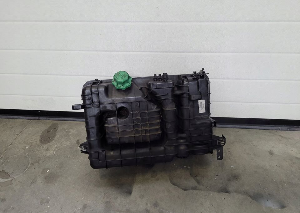 ZBIORNIK WYRÓWNAWCZY MERCEDES ACTROS A9605014203 - Tanque de expansão para Camião: foto 1 ZBIORNIK WYRÓWNAWCZY MERCEDES ACTROS A9605014203 - Tanque de expansão para Camião: foto 1