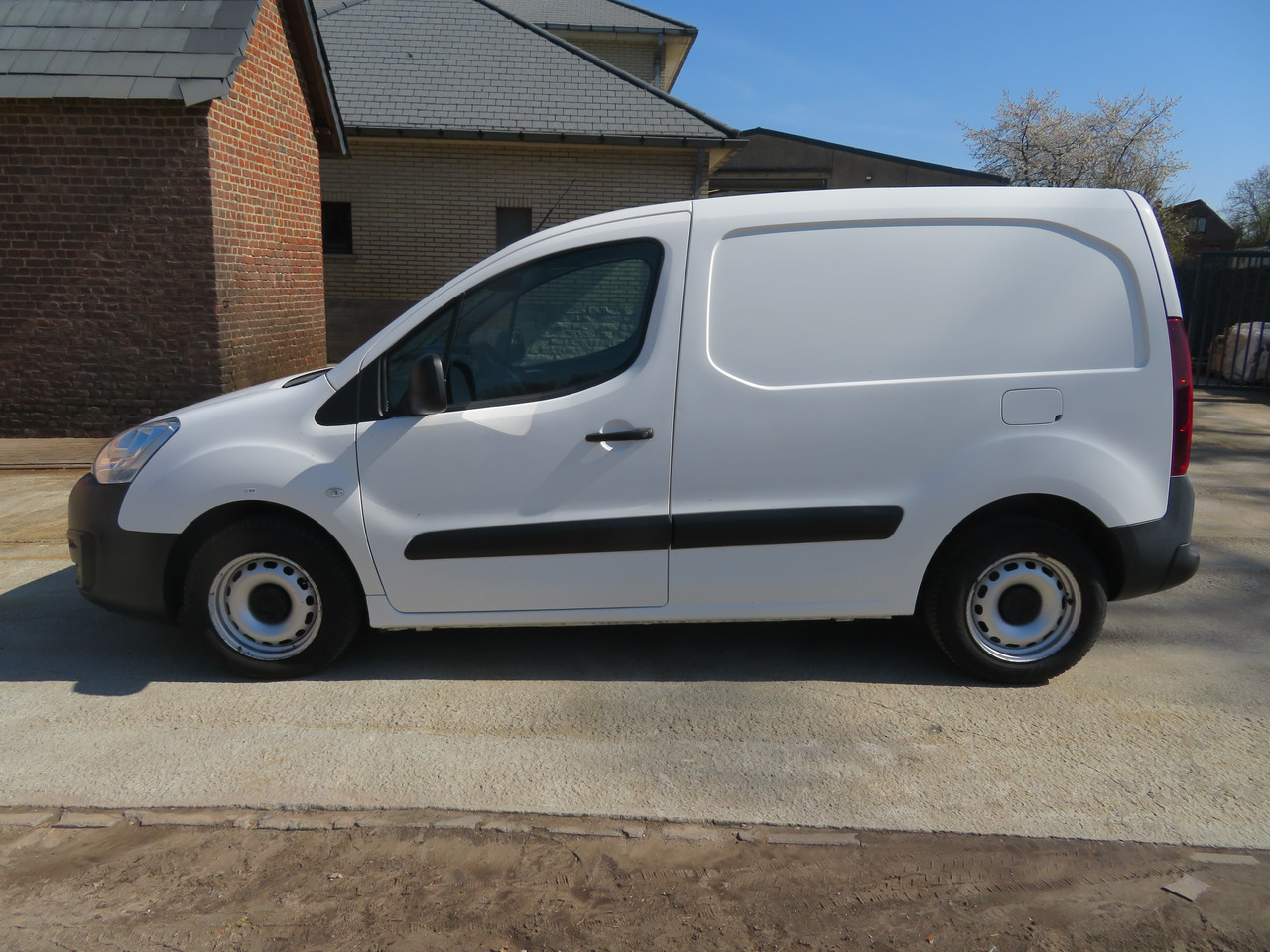 CITROËN Berlingo 1.6 BlueHDi CLUB - Furgão: foto 4 CITROËN Berlingo 1.6 BlueHDi CLUB - Furgão: foto 4