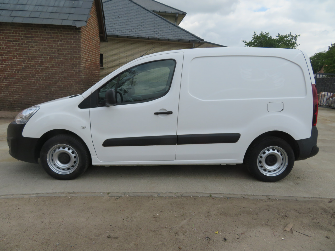CITROËN Berlingo 1.6 BlueHDi CLUB - Furgão: foto 4 CITROËN Berlingo 1.6 BlueHDi CLUB - Furgão: foto 4