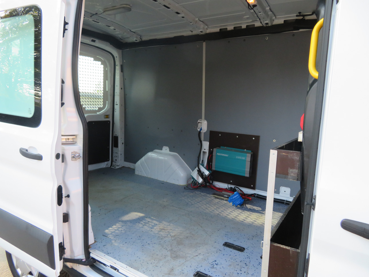 Furgão Ford Transit 2.0TDCi: foto 9