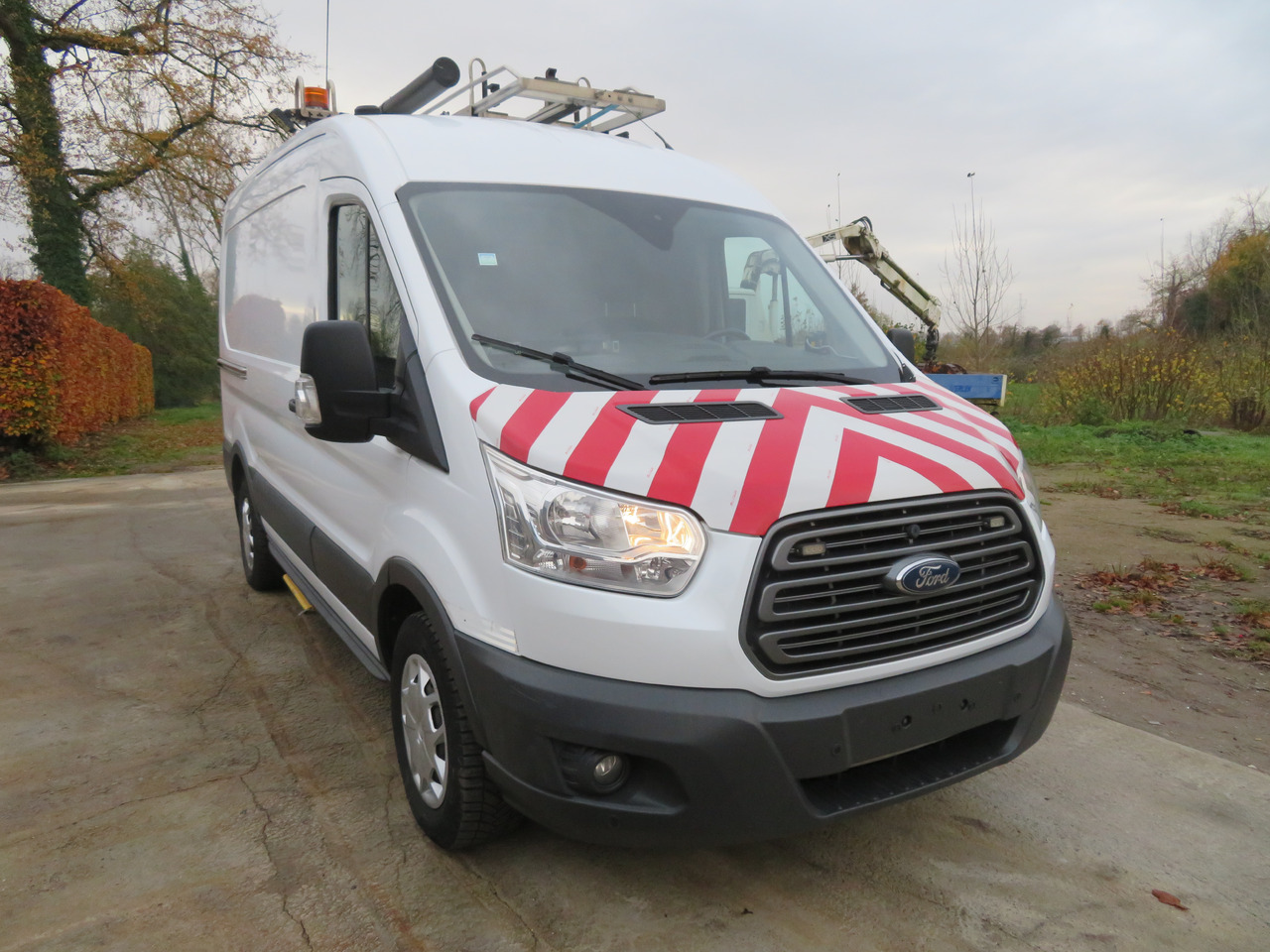 Ford Transit 2.0TDCi - L2H2 - Furgão: foto 1 Ford Transit 2.0TDCi - L2H2 - Furgão: foto 1