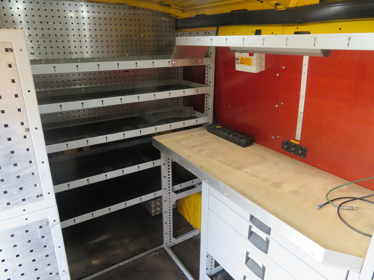 Furgão Ford Transit 2.0tdci - L2H2 Ingericht: foto 10