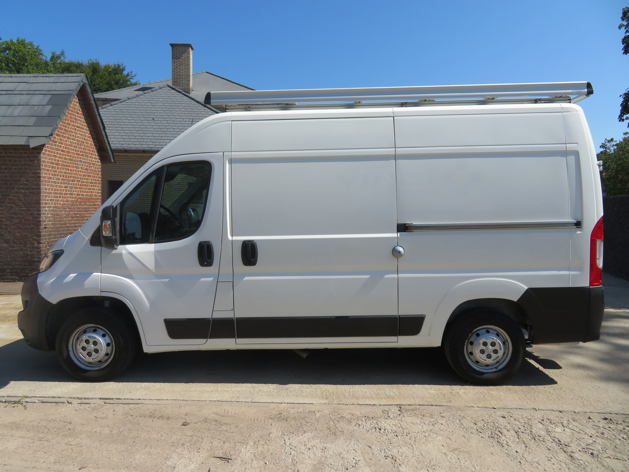 PEUGEOT Boxer 2.2 BlueHDI L2H2 - Furgão: foto 4 PEUGEOT Boxer 2.2 BlueHDI L2H2 - Furgão: foto 4