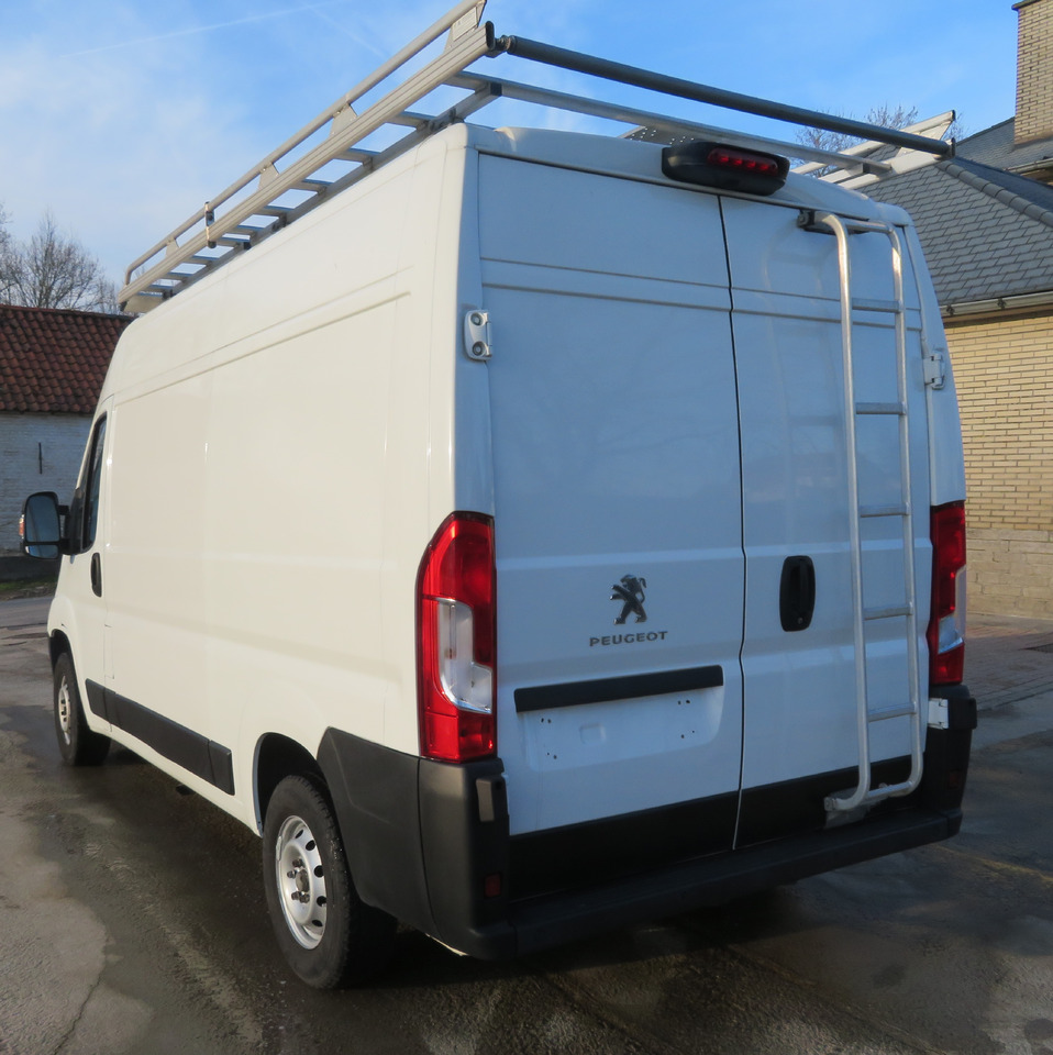 Peugeot Boxer 2.0 Blue HDI - Furgão: foto 5 Peugeot Boxer 2.0 Blue HDI - Furgão: foto 5