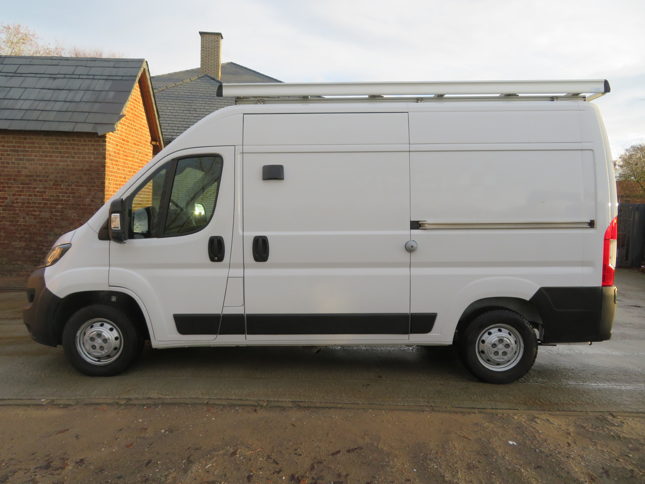 Peugeot Boxer 2.2 BlueHDI L2H2 dubbel schuifdeur - Furgão: foto 4 Peugeot Boxer 2.2 BlueHDI L2H2 dubbel schuifdeur - Furgão: foto 4