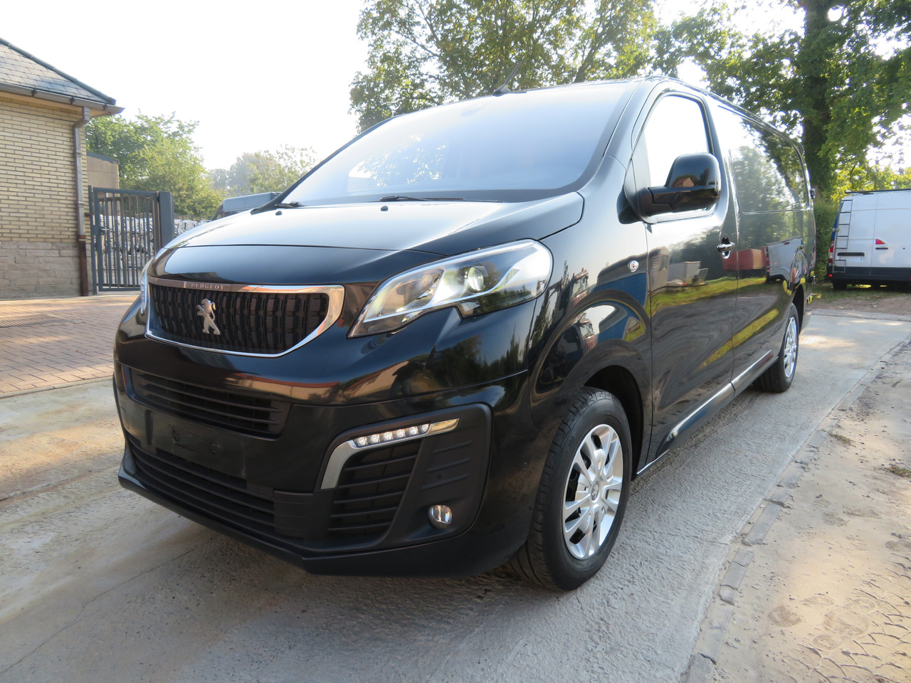 Peugeot Expert 2.0 BlueHDi - L3 - Automaat - Furgão: foto 3 Peugeot Expert 2.0 BlueHDi - L3 - Automaat - Furgão: foto 3