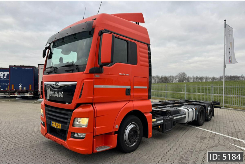 MAN TGX 24.420 XLX, Euro 6, BDF / 6x2 / Retarder / Low KM, Intarder - Camião transportador de contêineres/ Caixa móvel: foto 1 MAN TGX 24.420 XLX, Euro 6, BDF / 6x2 / Retarder / Low KM, Intarder - Camião transportador de contêineres/ Caixa móvel: foto 1