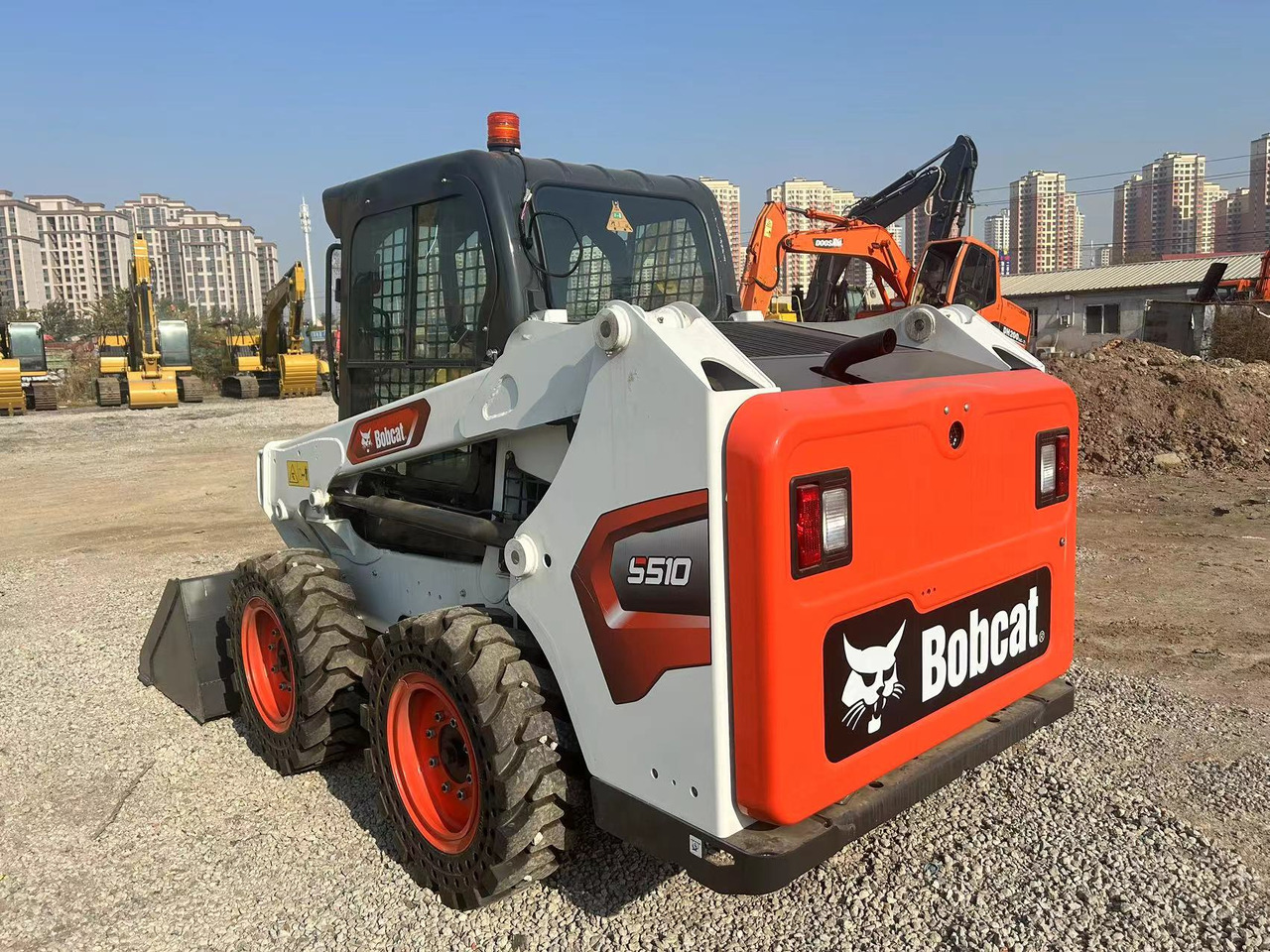 BOBCAT S510 Skid Steer Loader - Mini pá carregadora: foto 4 BOBCAT S510 Skid Steer Loader - Mini pá carregadora: foto 4