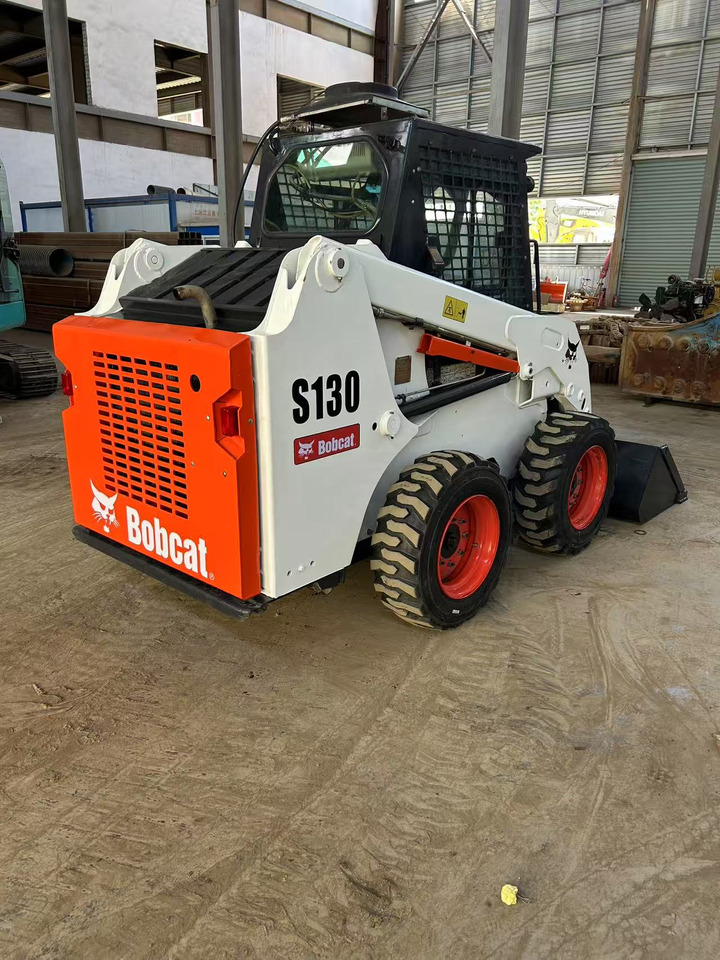 Mini pá carregadora BOBCAT Skid Steer Loader S130: foto 8