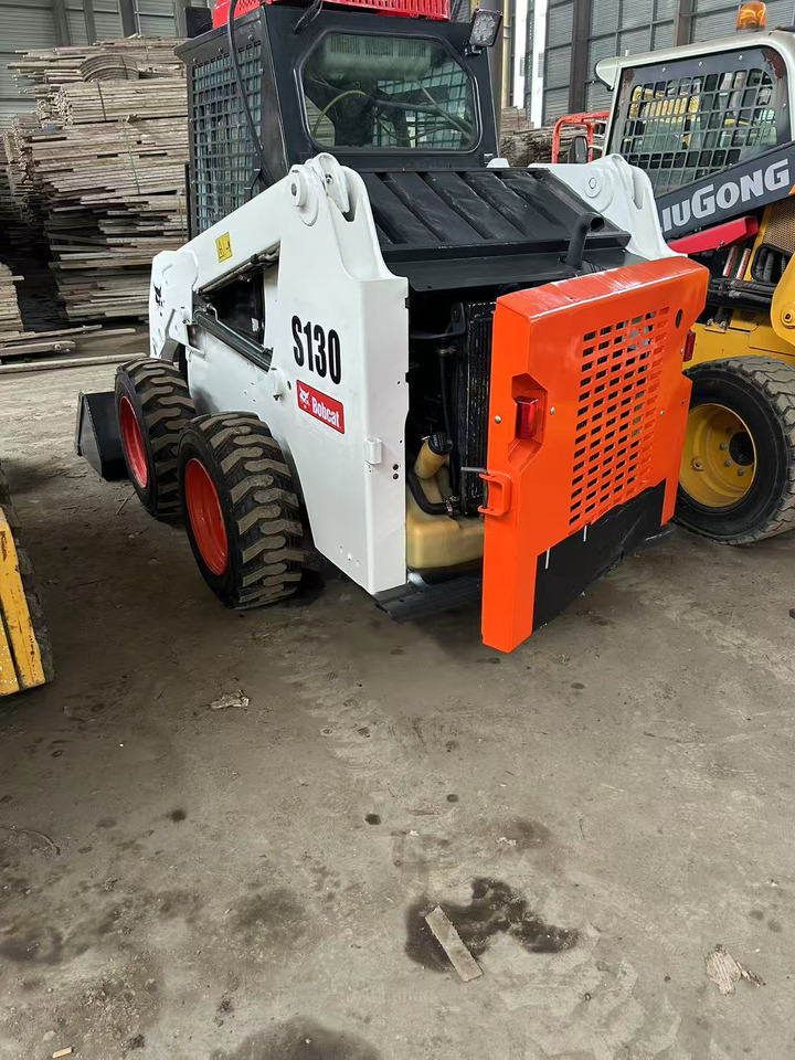 Mini pá carregadora BOBCAT Skid Steer Loader S130: foto 10
