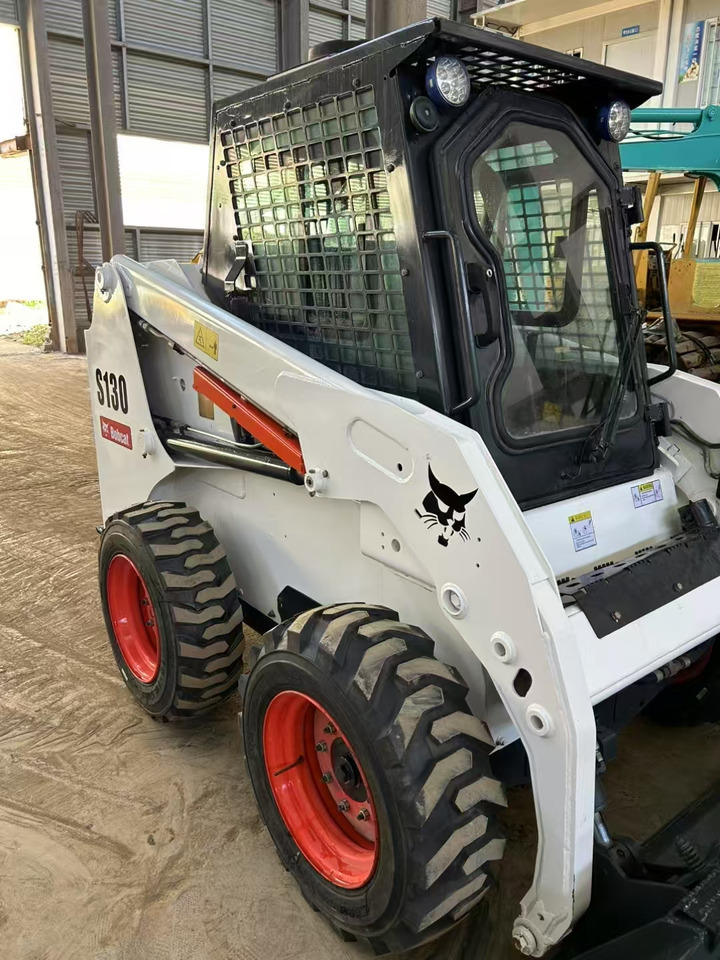 Mini pá carregadora BOBCAT Skid Steer Loader S130: foto 12