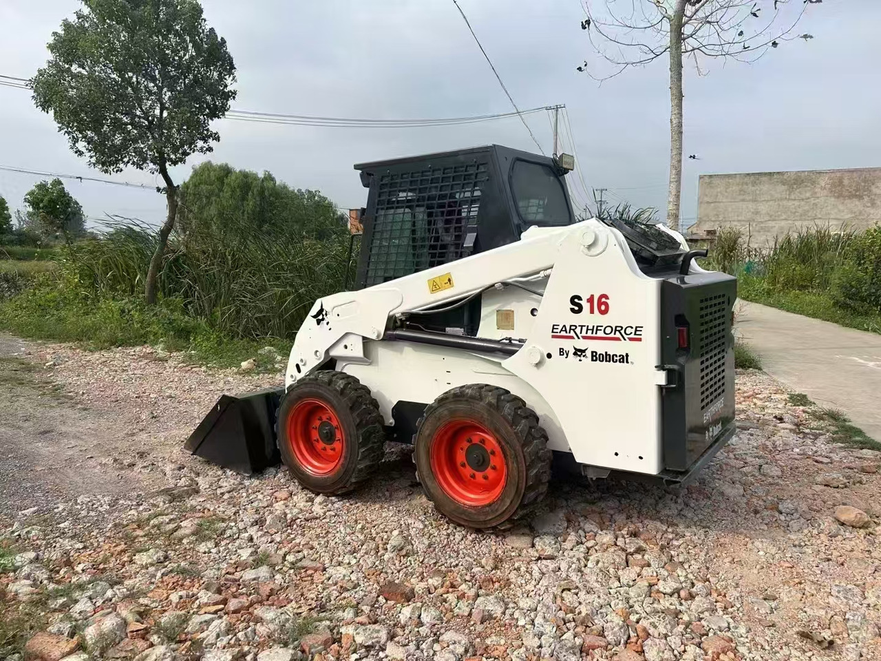 BOBCAT Skid Steer Loader S16 - Mini pá carregadora: foto 4 BOBCAT Skid Steer Loader S16 - Mini pá carregadora: foto 4