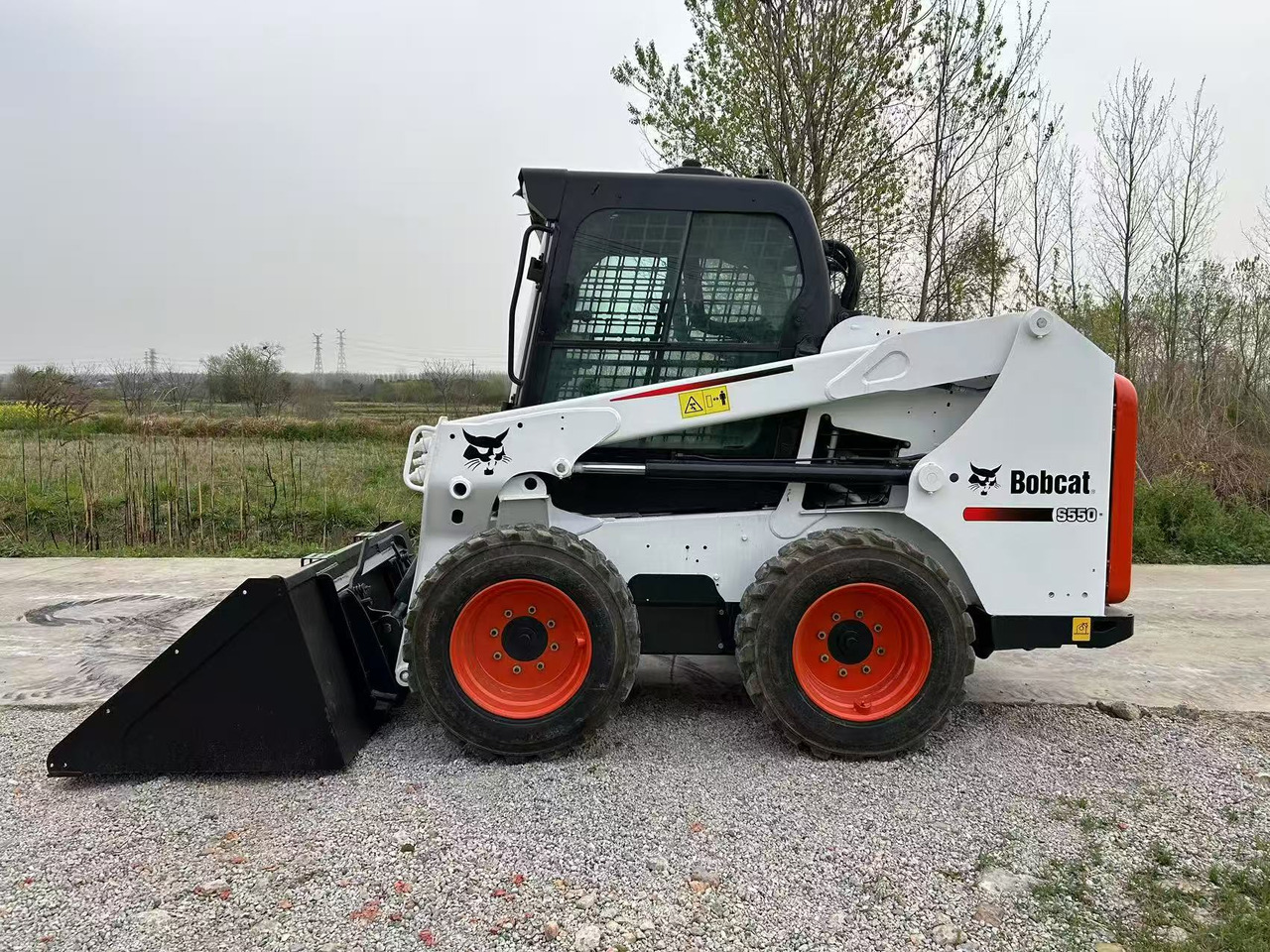 BOBCAT Skid Steer Loader S550 - Mini pá carregadora: foto 2 BOBCAT Skid Steer Loader S550 - Mini pá carregadora: foto 2
