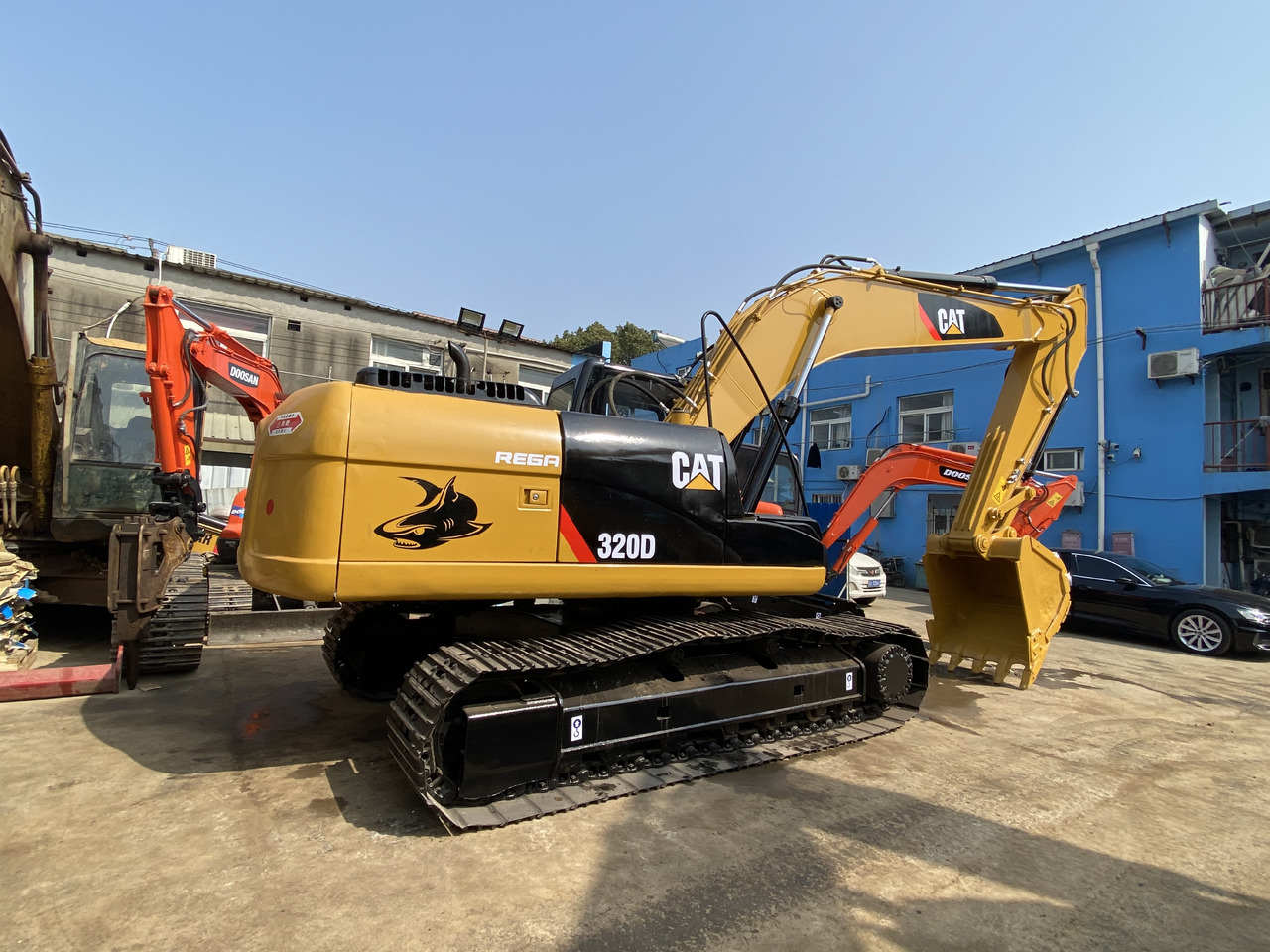 CATERPILLAR 320D - Escavadora de rastos: foto 1 CATERPILLAR 320D - Escavadora de rastos: foto 1