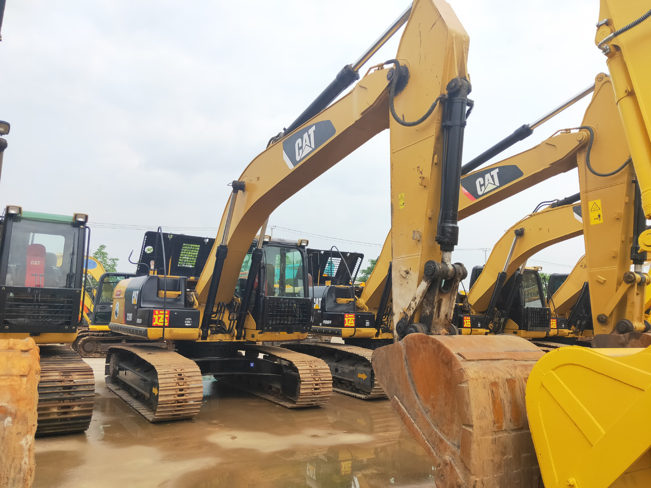 CATERPILLAR 320D - Escavadora de rastos: foto 1 CATERPILLAR 320D - Escavadora de rastos: foto 1