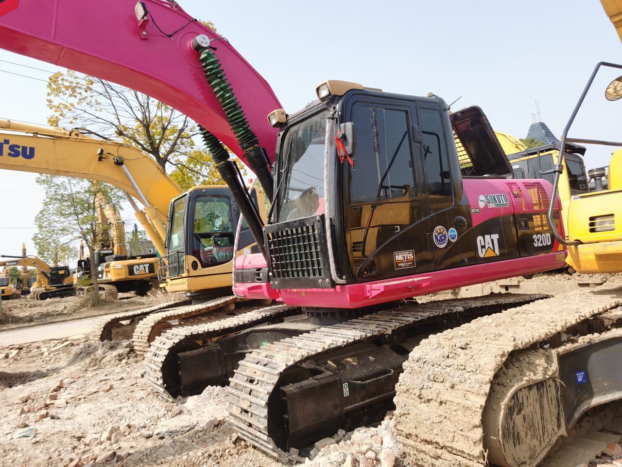 CATERPILLAR 320D(dragon fruit color) - Escavadora de rastos: foto 3 CATERPILLAR 320D(dragon fruit color) - Escavadora de rastos: foto 3