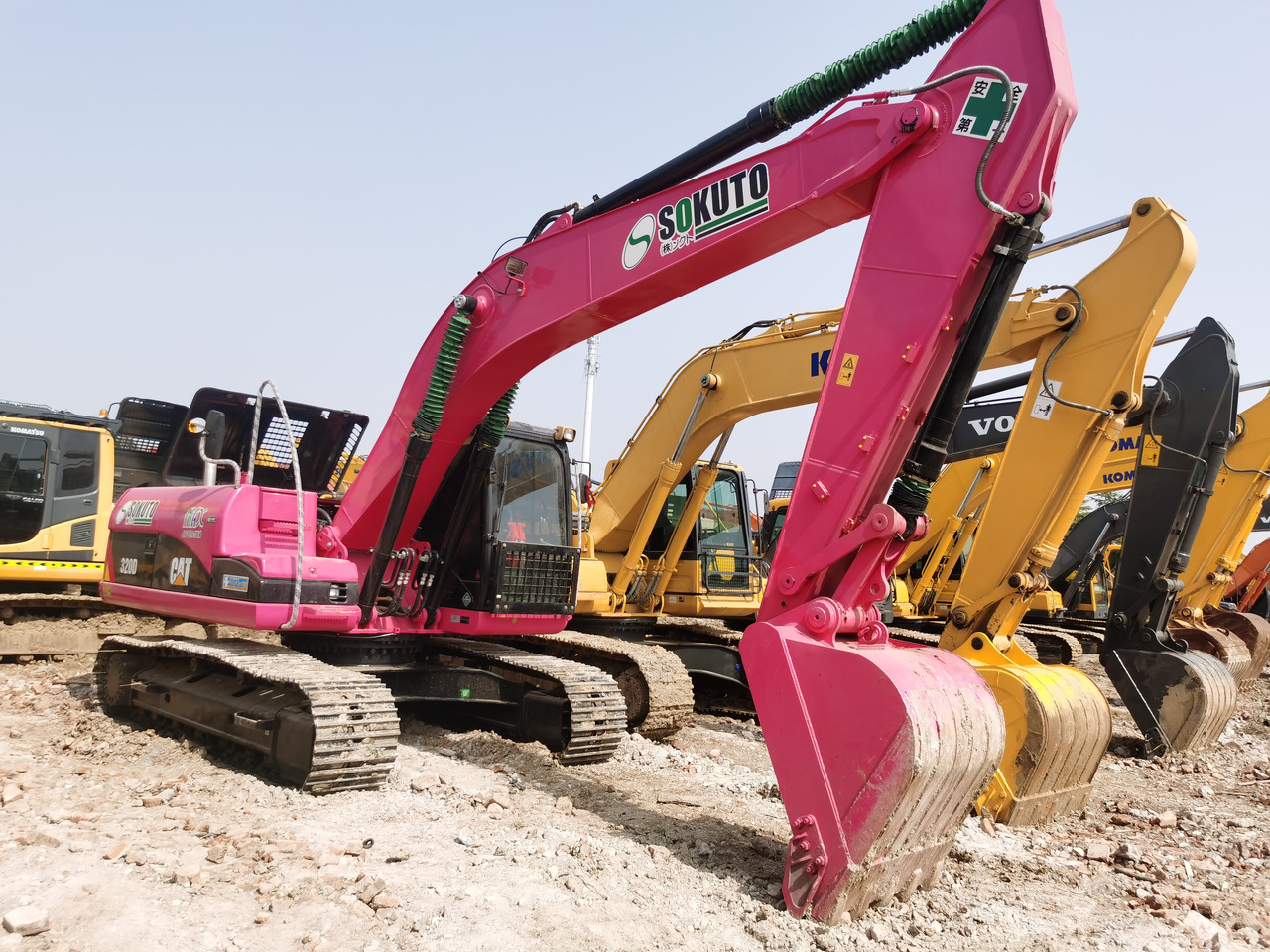 CATERPILLAR 320D(dragon fruit color) - Escavadora de rastos: foto 1 CATERPILLAR 320D(dragon fruit color) - Escavadora de rastos: foto 1