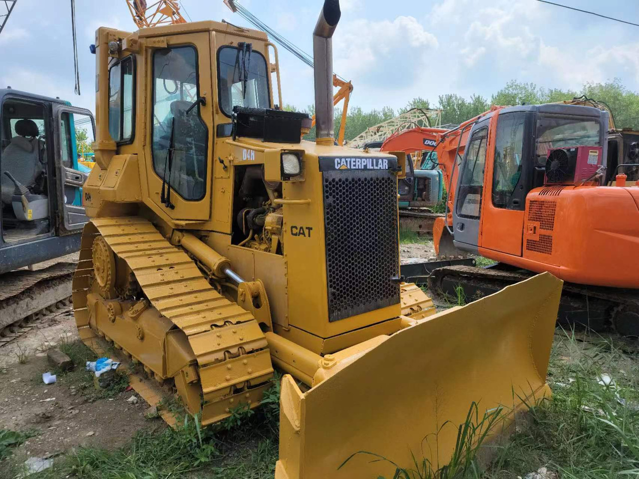 CATERPILLAR D4H - Buldôzer: foto 4 CATERPILLAR D4H - Buldôzer: foto 4