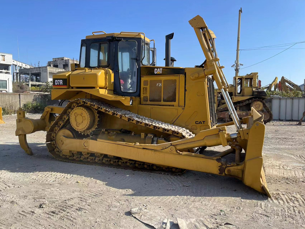 CATERPILLAR D7R - Buldôzer: foto 1 CATERPILLAR D7R - Buldôzer: foto 1