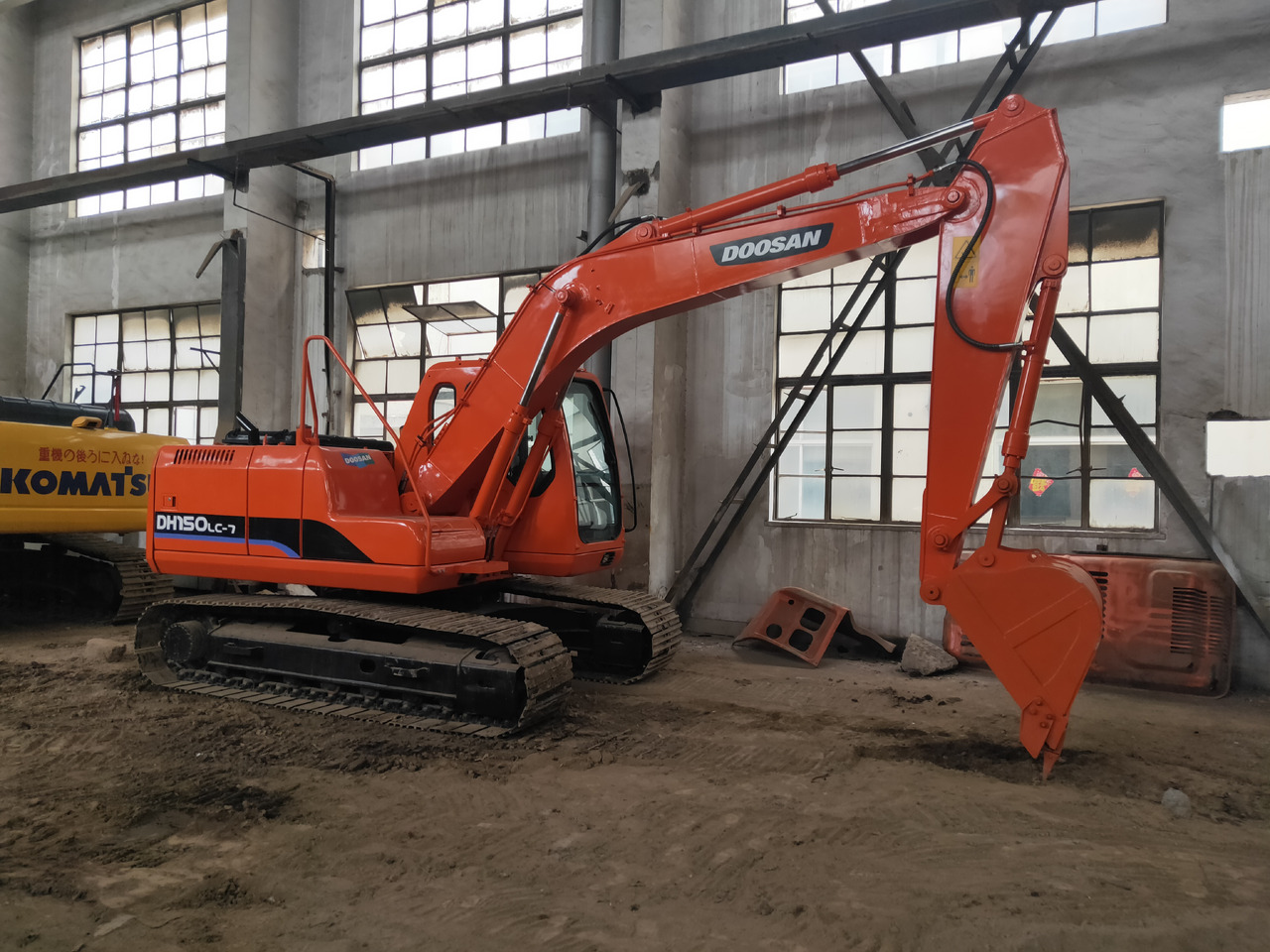 DOOSAN DH150LC-7 - Escavadora de rastos: foto 2 DOOSAN DH150LC-7 - Escavadora de rastos: foto 2
