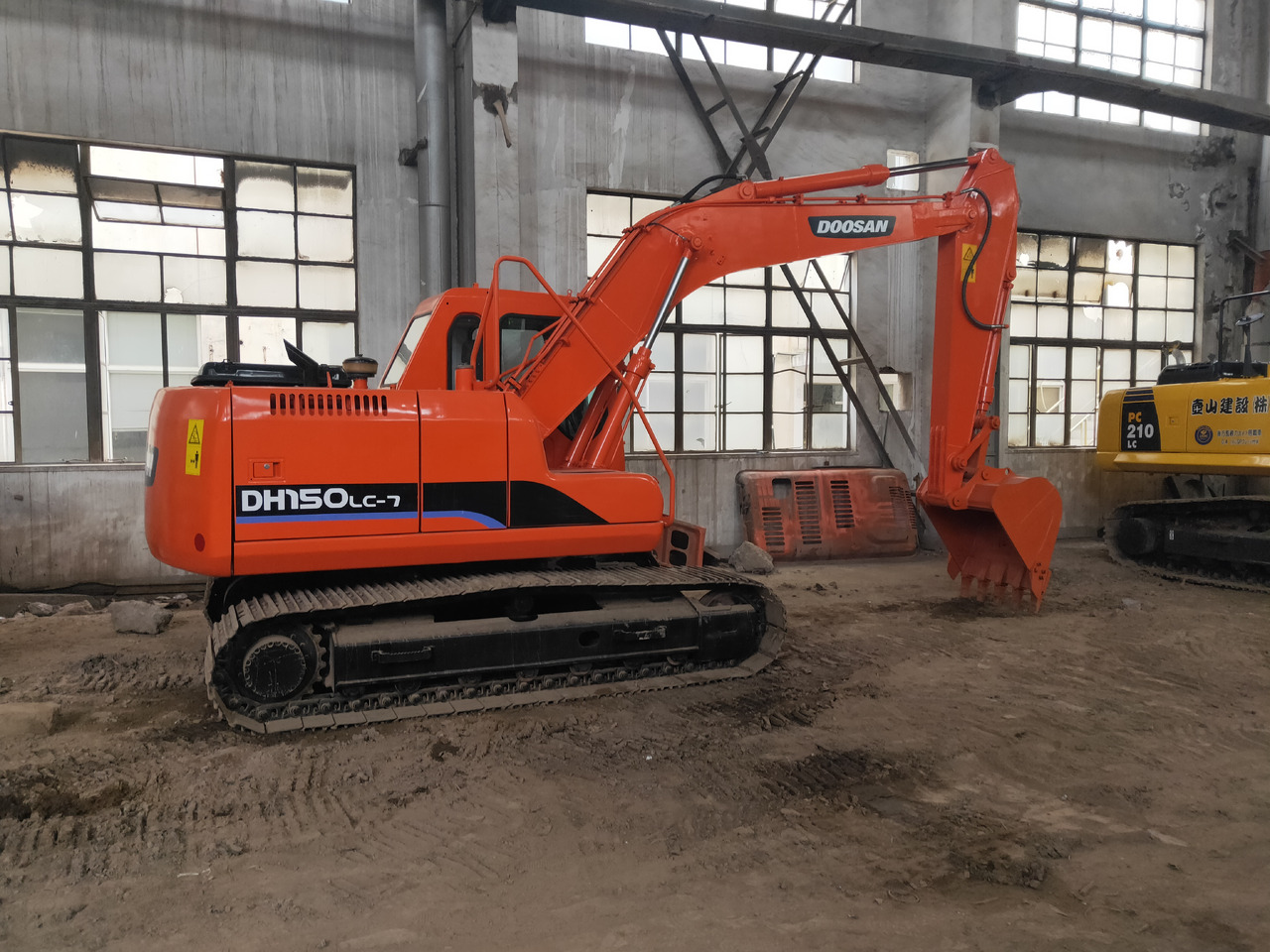 DOOSAN DH150LC-7 - Escavadora de rastos: foto 1 DOOSAN DH150LC-7 - Escavadora de rastos: foto 1