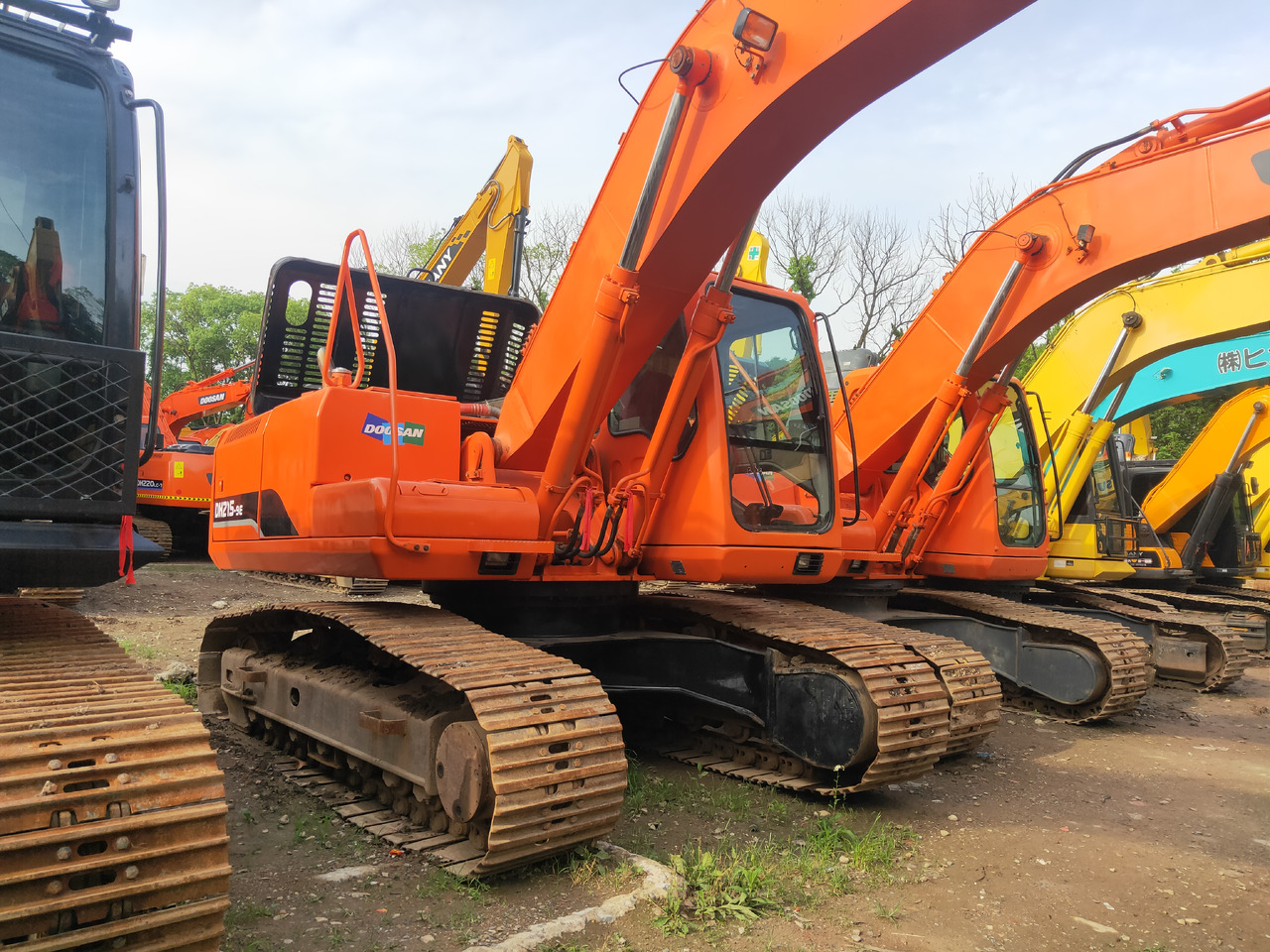 DOOSAN DH215LC-9 - Escavadora de rastos: foto 1 DOOSAN DH215LC-9 - Escavadora de rastos: foto 1